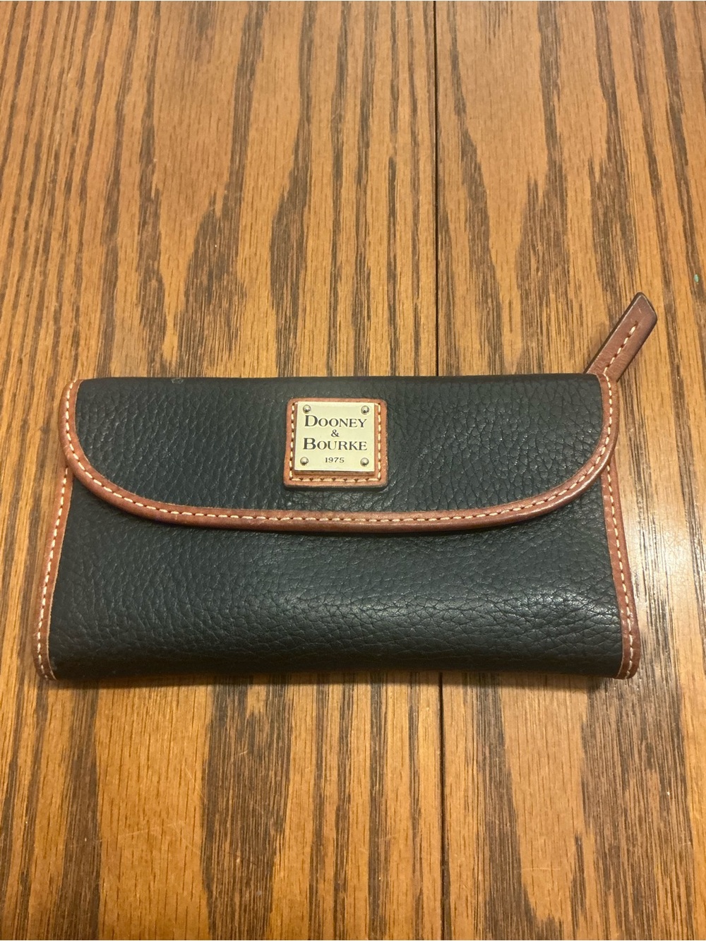 Dooney & Bourke Pebble Grain Zip Continental Clutch Tri-Fold Wallet
